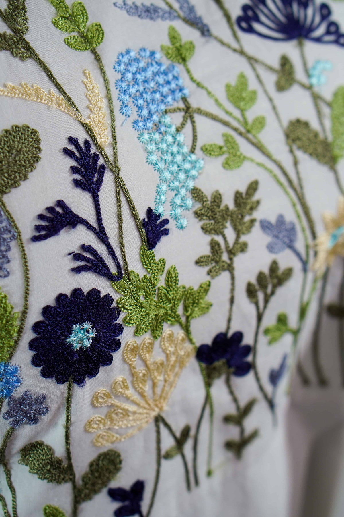 Embroidered Flora White Kurti – photo 3