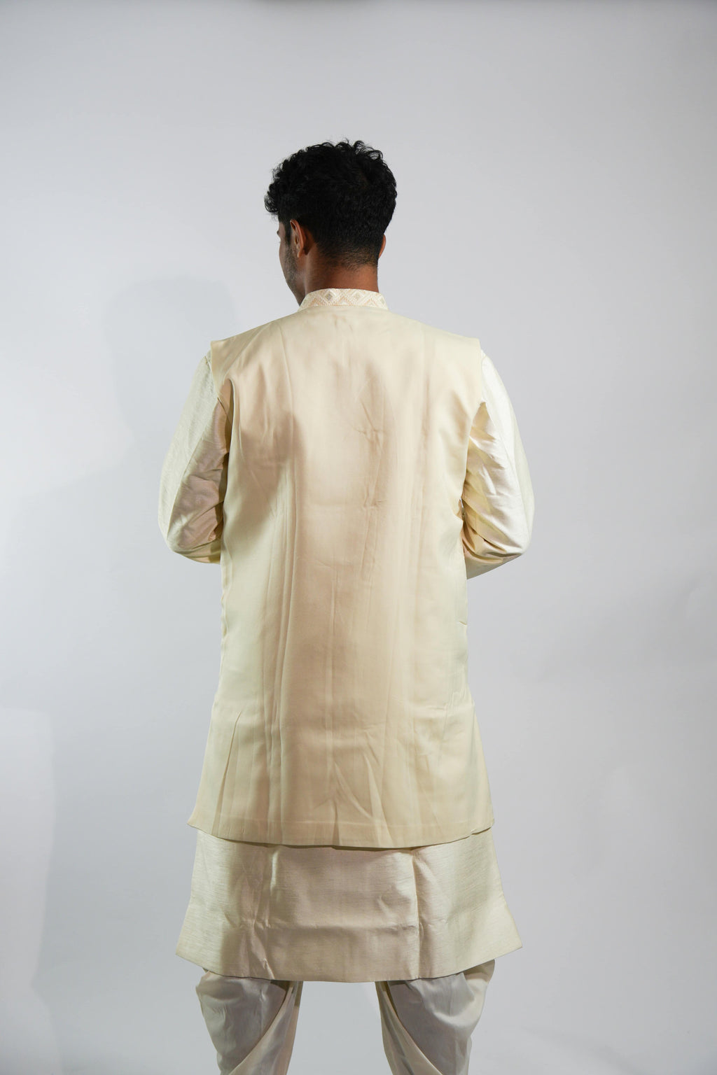 Elegant Ivory Sherwani Set – photo 4
